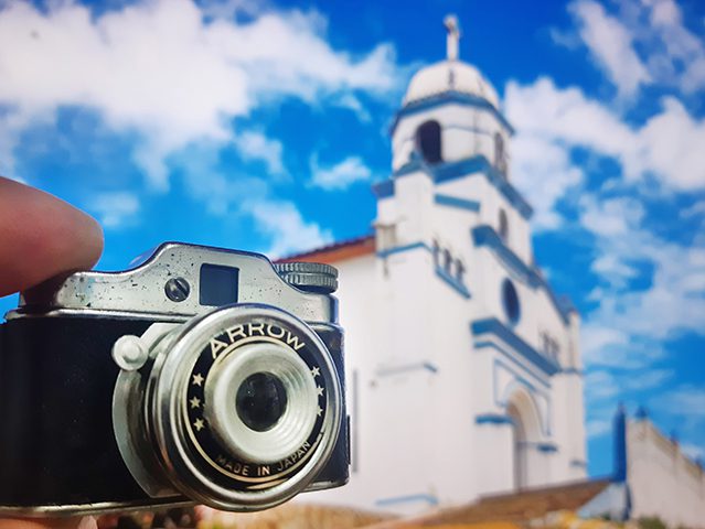 fotografia-perspectiva-miniatura-camara-retro-iglesia blog
