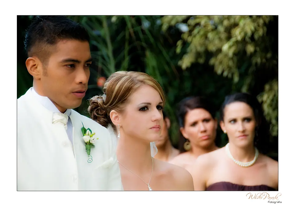 Captura de las emociones de los novios y testigos durante un matrimonio campestre en las cercanías de Bogotá y Chía.